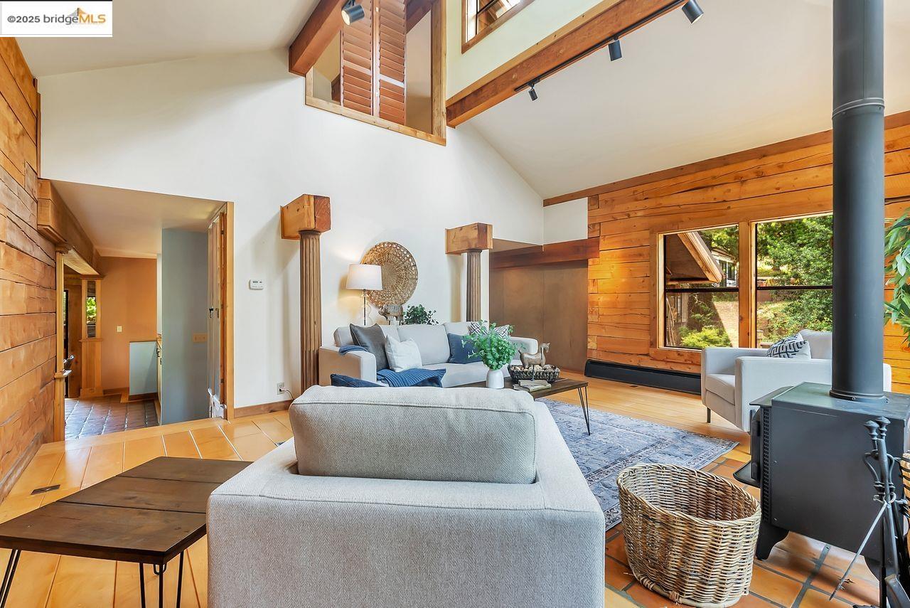 Detail Gallery Image 21 of 47 For 5950 Grizzly Peak Blvd, Oakland,  CA 94611 - 4 Beds | 3/1 Baths
