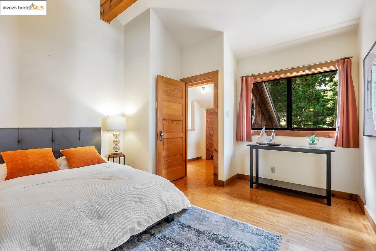 Detail Gallery Image 22 of 47 For 5950 Grizzly Peak Blvd, Oakland,  CA 94611 - 4 Beds | 3/1 Baths