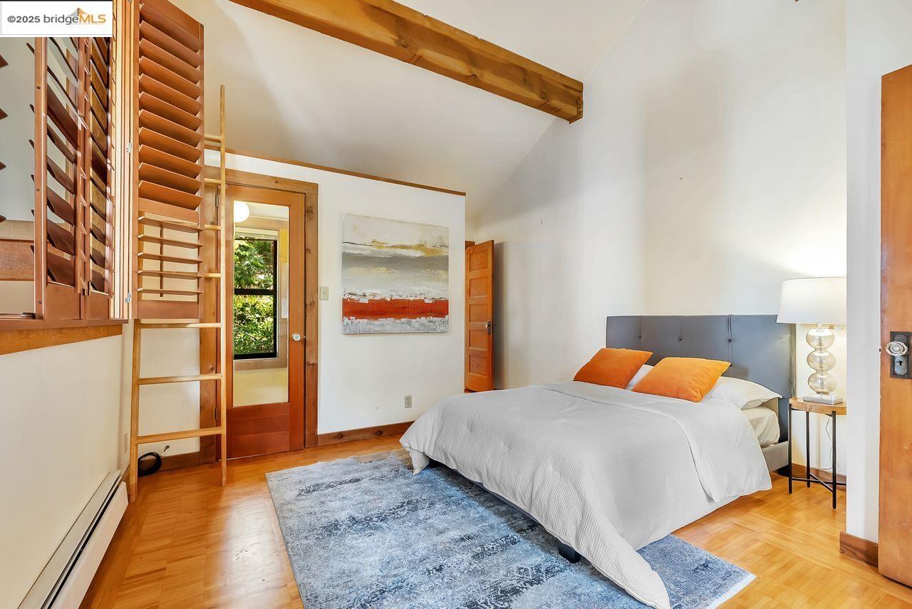 Detail Gallery Image 23 of 47 For 5950 Grizzly Peak Blvd, Oakland,  CA 94611 - 4 Beds | 3/1 Baths