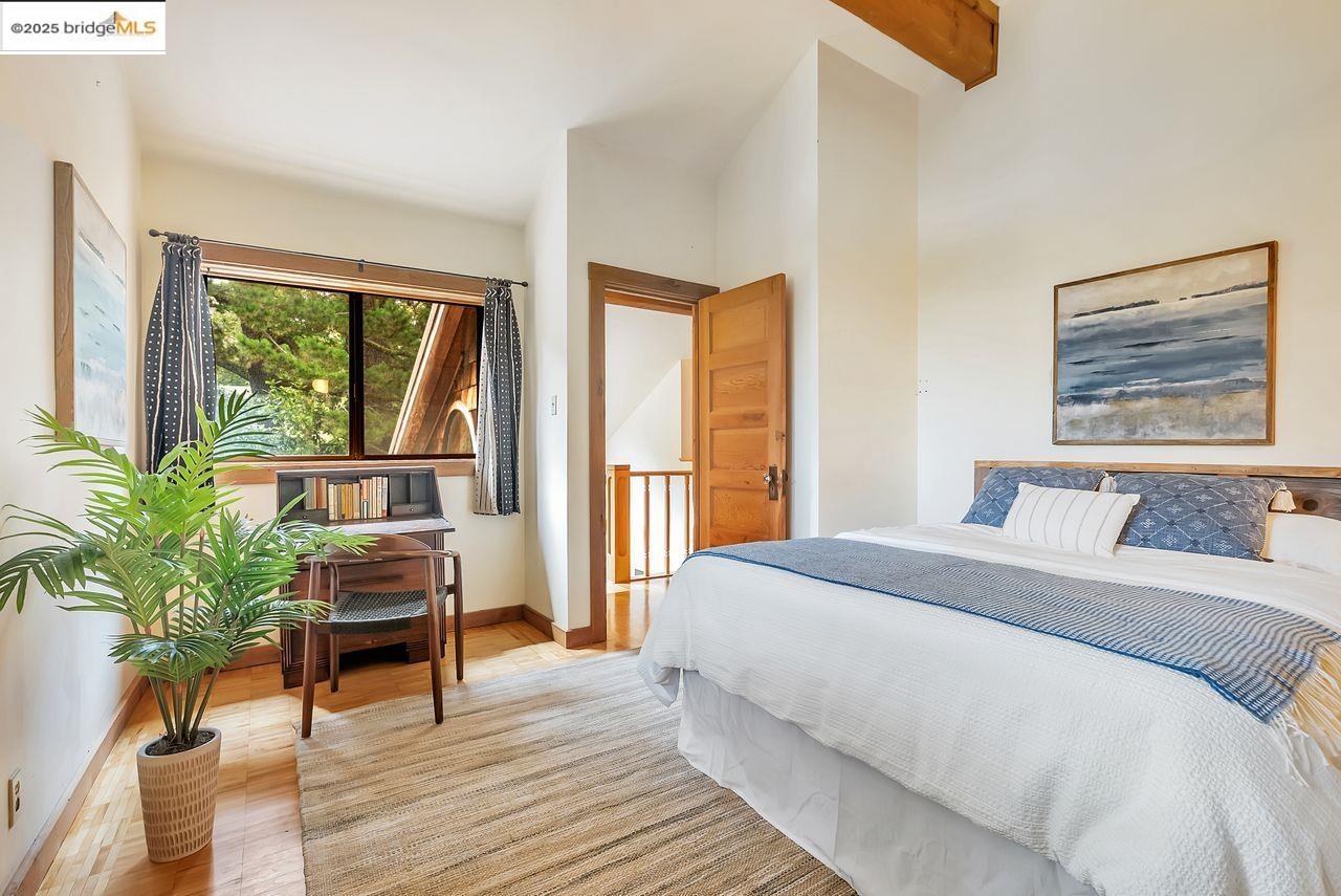 Detail Gallery Image 25 of 47 For 5950 Grizzly Peak Blvd, Oakland,  CA 94611 - 4 Beds | 3/1 Baths