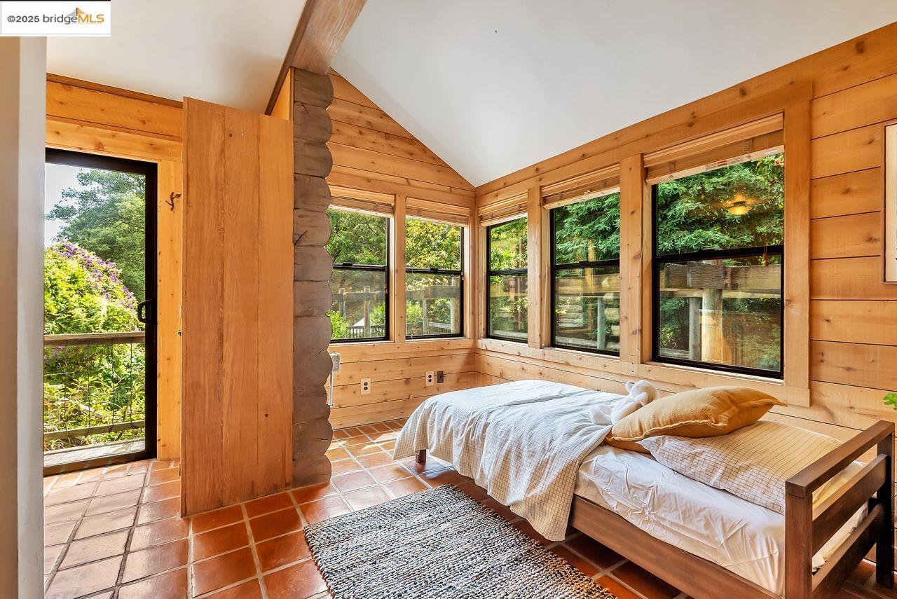 Detail Gallery Image 29 of 47 For 5950 Grizzly Peak Blvd, Oakland,  CA 94611 - 4 Beds | 3/1 Baths