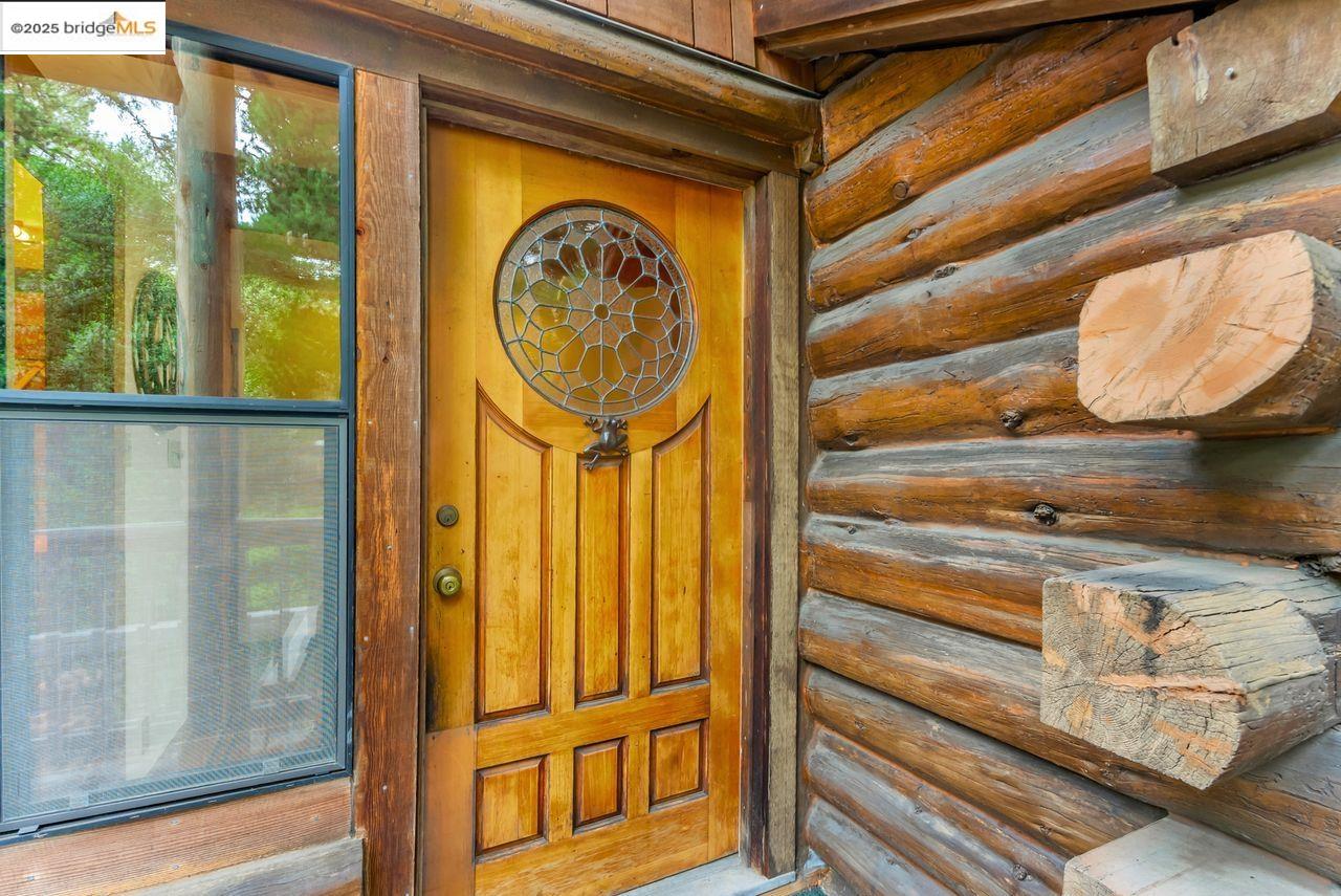 Detail Gallery Image 4 of 47 For 5950 Grizzly Peak Blvd, Oakland,  CA 94611 - 4 Beds | 3/1 Baths