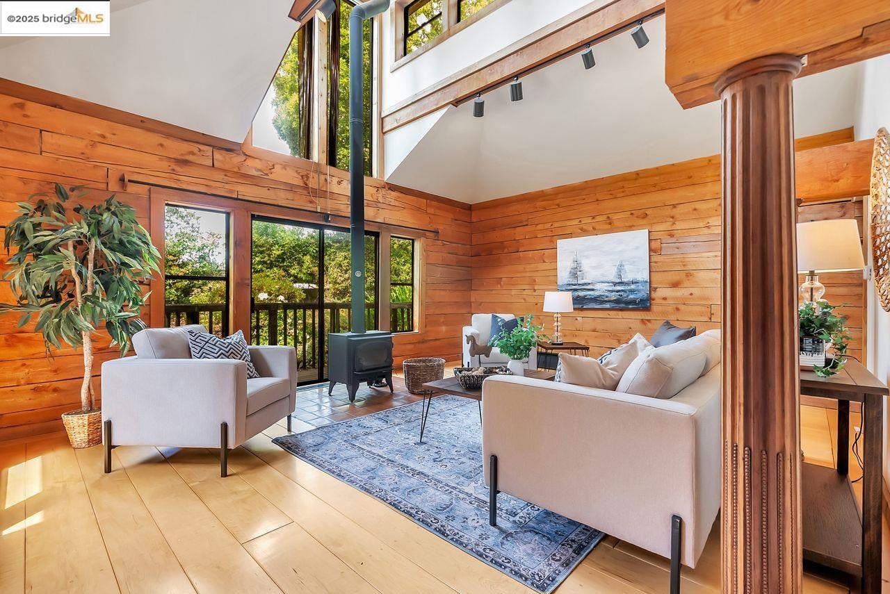 Detail Gallery Image 7 of 47 For 5950 Grizzly Peak Blvd, Oakland,  CA 94611 - 4 Beds | 3/1 Baths
