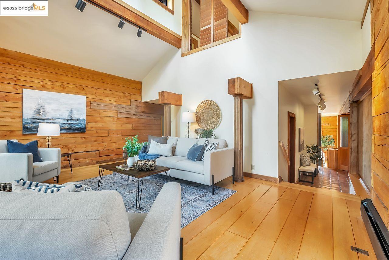Detail Gallery Image 8 of 47 For 5950 Grizzly Peak Blvd, Oakland,  CA 94611 - 4 Beds | 3/1 Baths