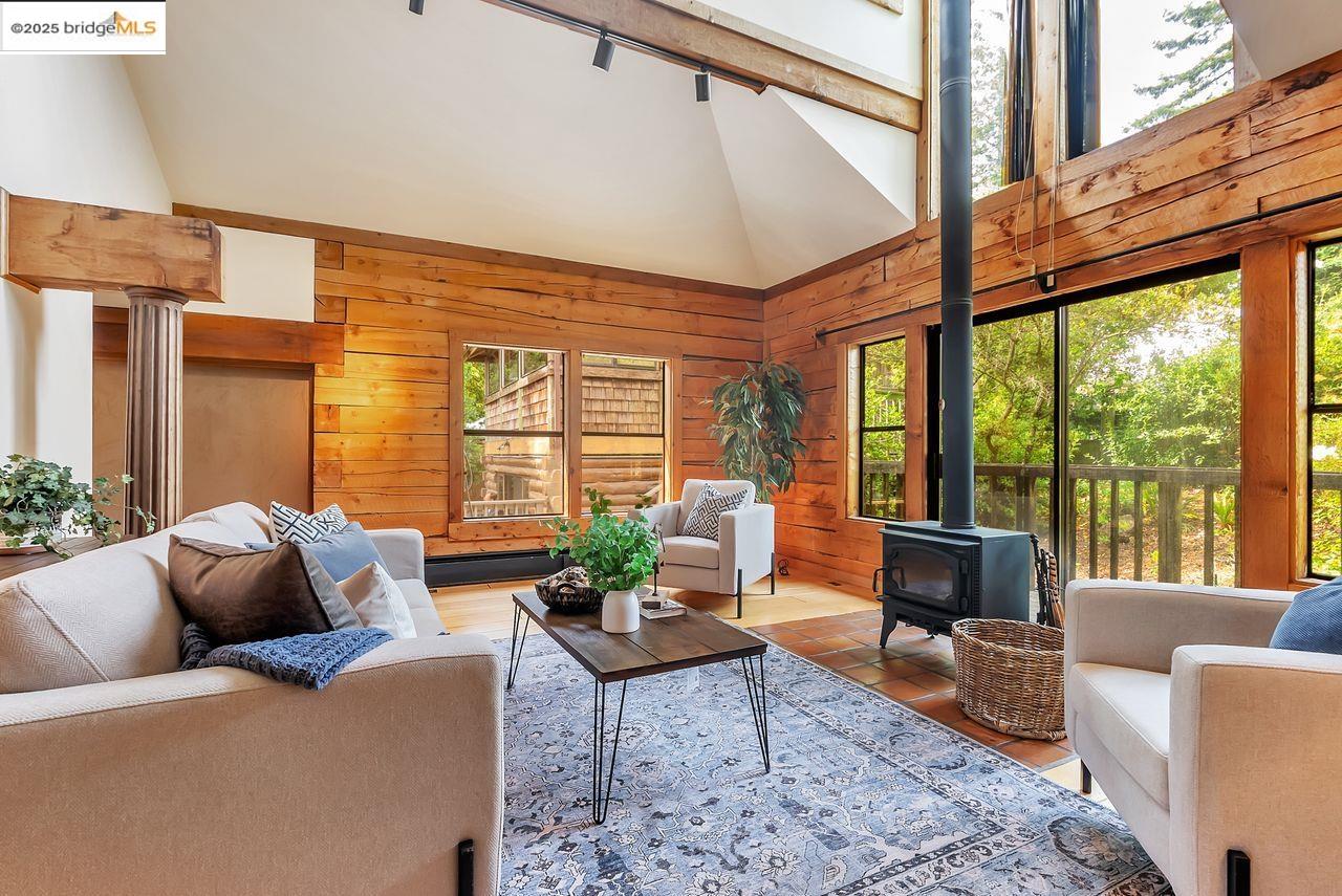 Detail Gallery Image 9 of 47 For 5950 Grizzly Peak Blvd, Oakland,  CA 94611 - 4 Beds | 3/1 Baths