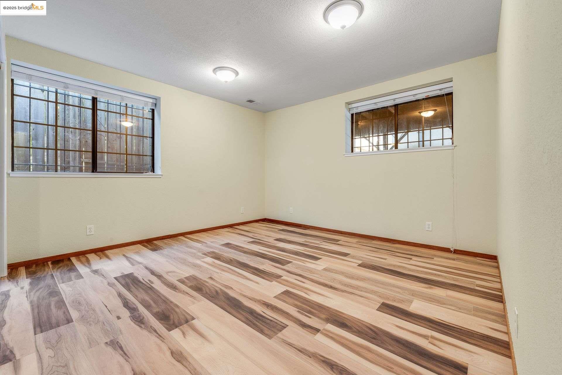 Detail Gallery Image 11 of 26 For 5312 Clinton Ave, Richmond,  CA 94805 - 3 Beds | 2/1 Baths