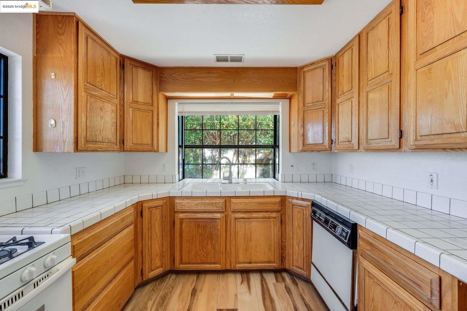 Detail Gallery Image 16 of 26 For 5312 Clinton Ave, Richmond,  CA 94805 - 3 Beds | 2/1 Baths
