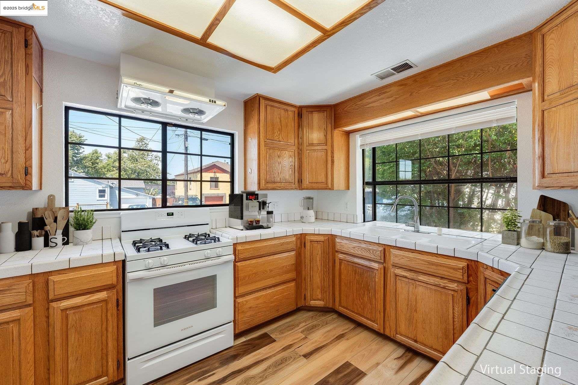 Detail Gallery Image 6 of 26 For 5312 Clinton Ave, Richmond,  CA 94805 - 3 Beds | 2/1 Baths