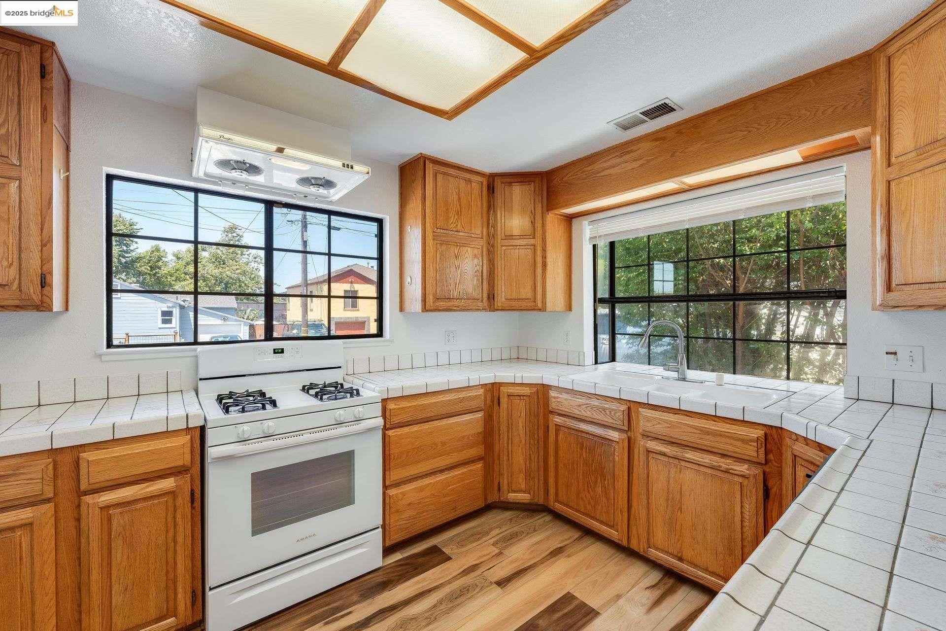 Detail Gallery Image 7 of 26 For 5312 Clinton Ave, Richmond,  CA 94805 - 3 Beds | 2/1 Baths