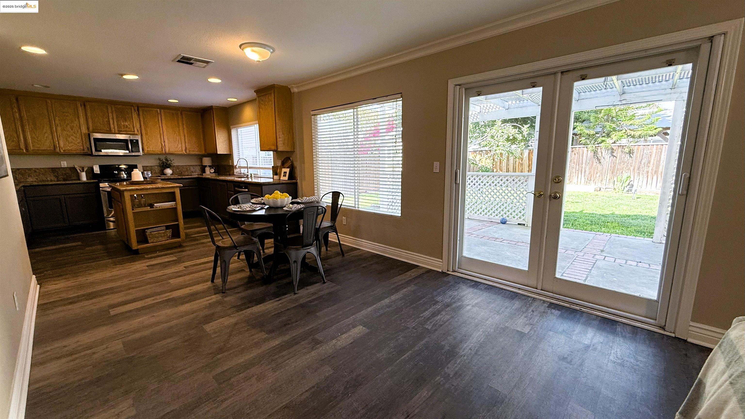 Detail Gallery Image 12 of 31 For 4522 Rock Island Dr, Antioch,  CA 94509 - 4 Beds | 2/1 Baths