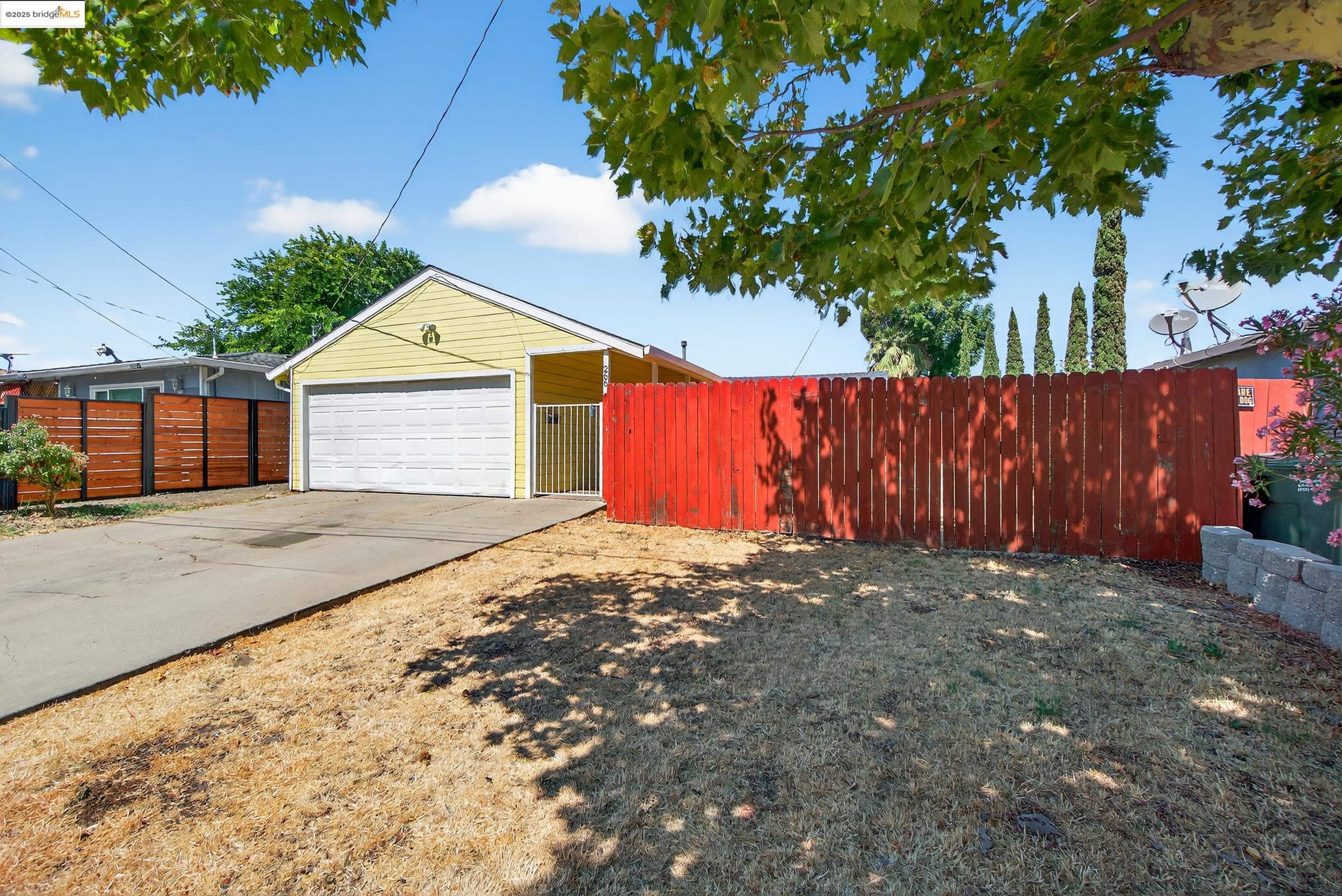 Detail Gallery Image 1 of 35 For 266 Warren Way, Pittsburg,  CA 94565 - 3 Beds | 1 Baths