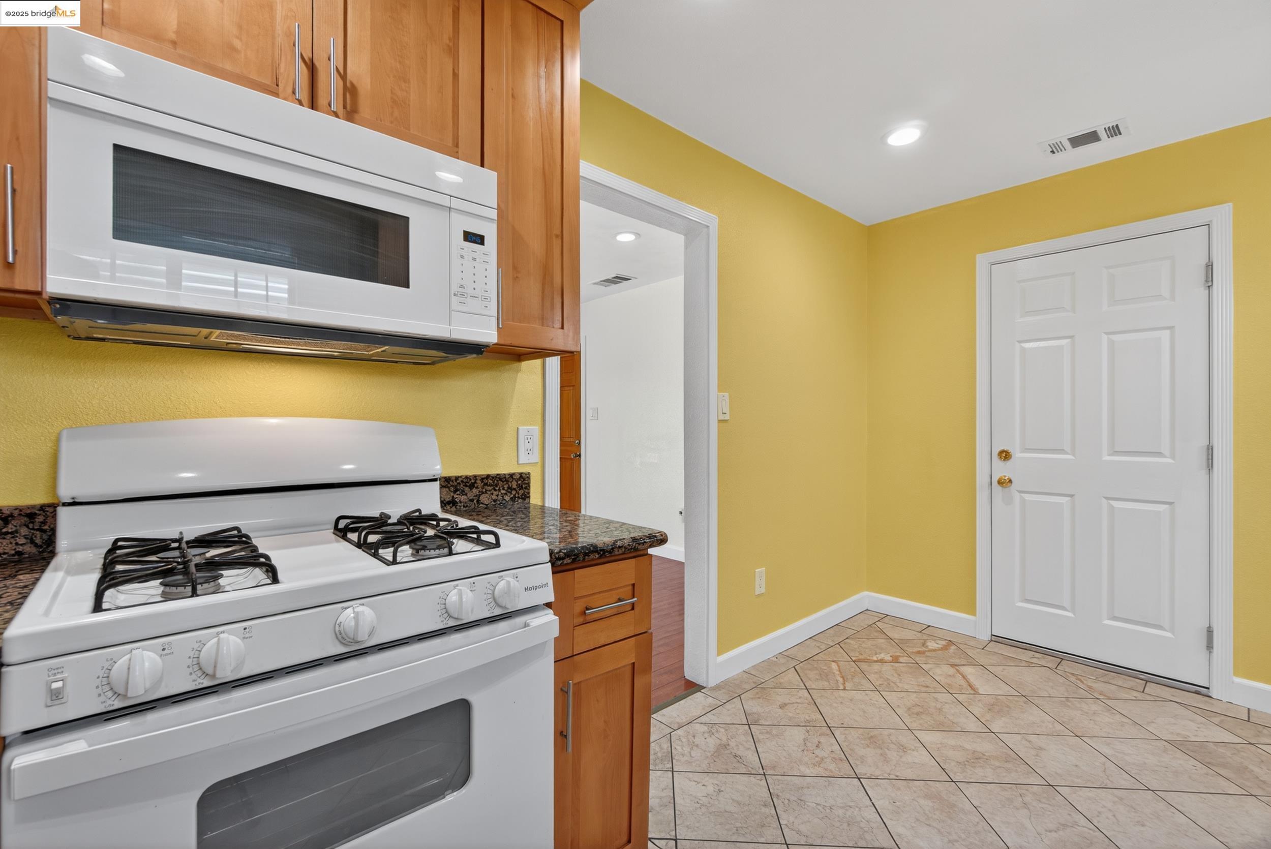 Detail Gallery Image 11 of 35 For 266 Warren Way, Pittsburg,  CA 94565 - 3 Beds | 1 Baths