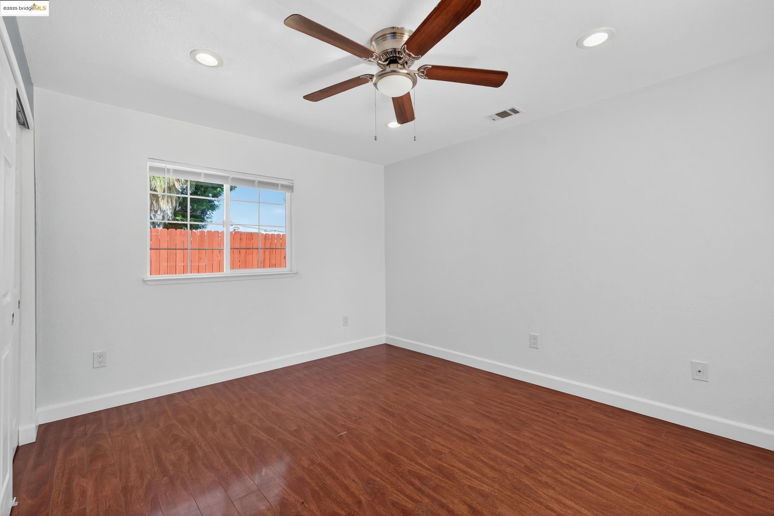 Detail Gallery Image 14 of 35 For 266 Warren Way, Pittsburg,  CA 94565 - 3 Beds | 1 Baths