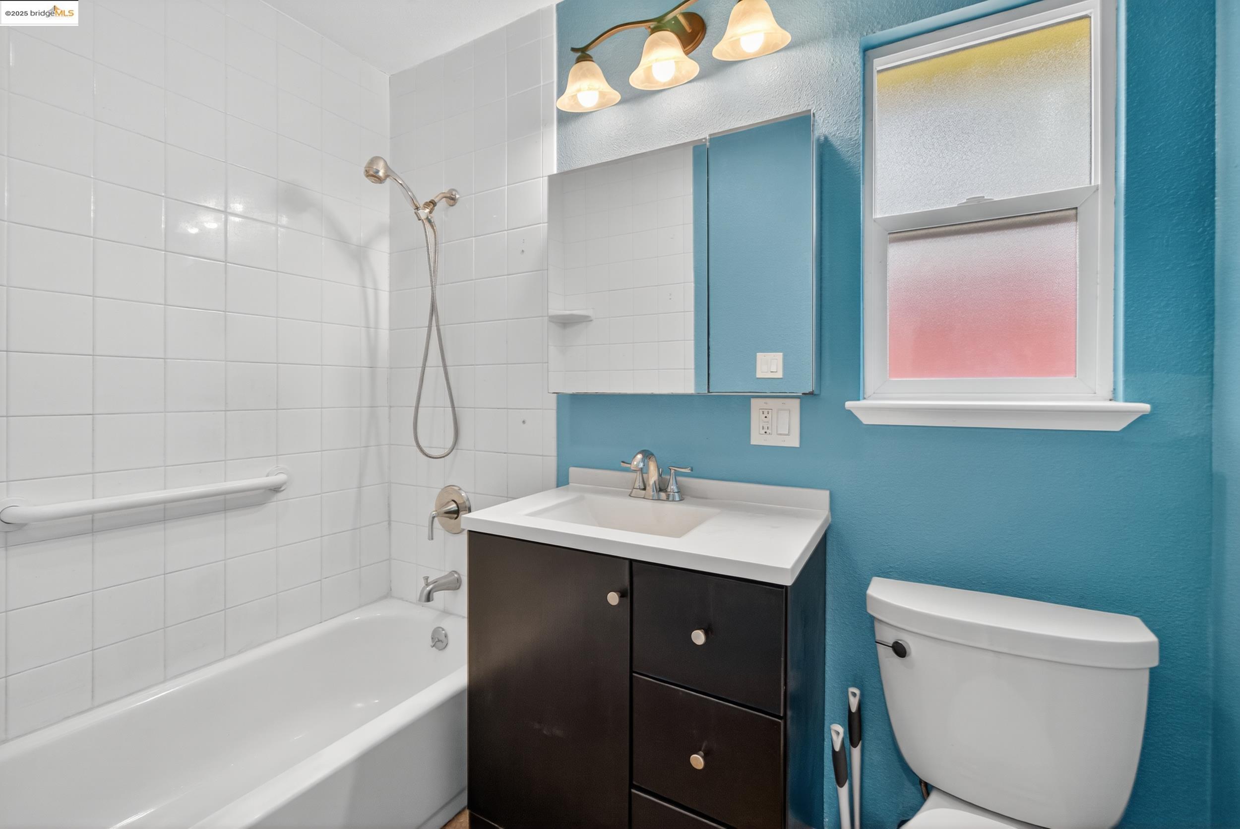 Detail Gallery Image 26 of 35 For 266 Warren Way, Pittsburg,  CA 94565 - 3 Beds | 1 Baths