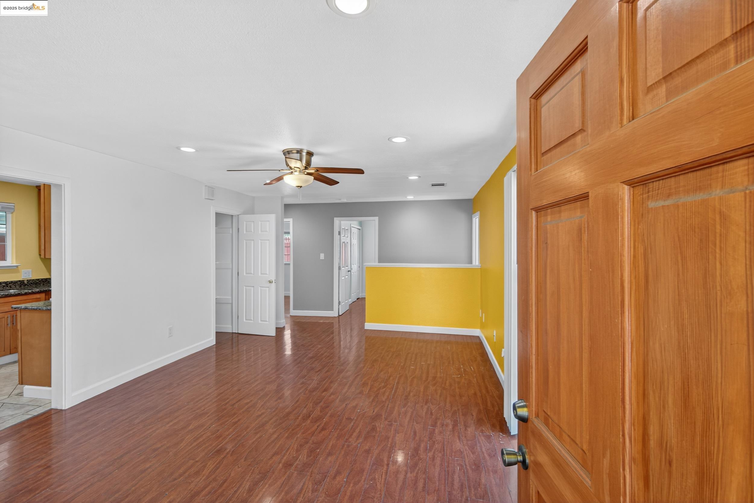 Detail Gallery Image 5 of 35 For 266 Warren Way, Pittsburg,  CA 94565 - 3 Beds | 1 Baths