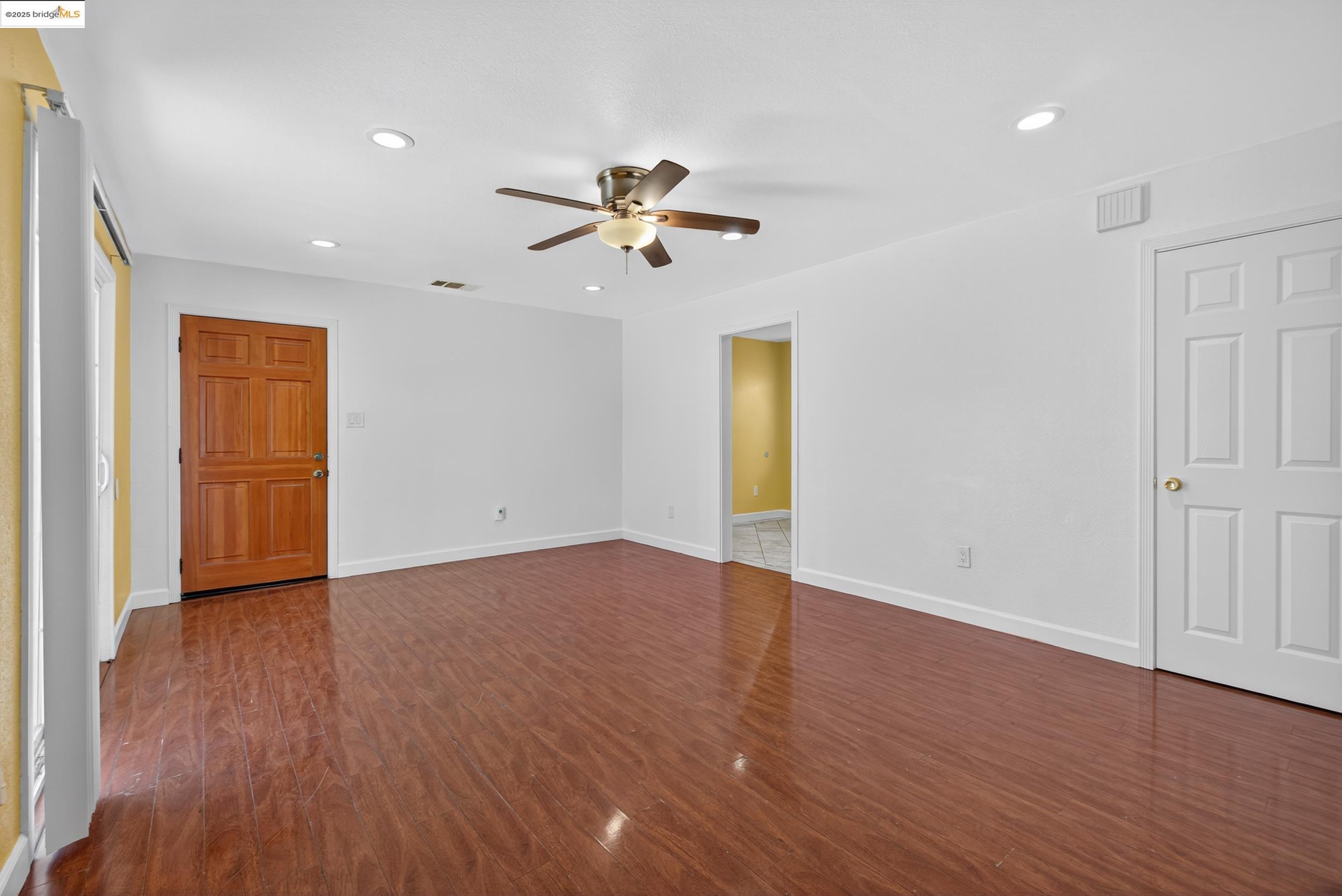 Detail Gallery Image 7 of 35 For 266 Warren Way, Pittsburg,  CA 94565 - 3 Beds | 1 Baths
