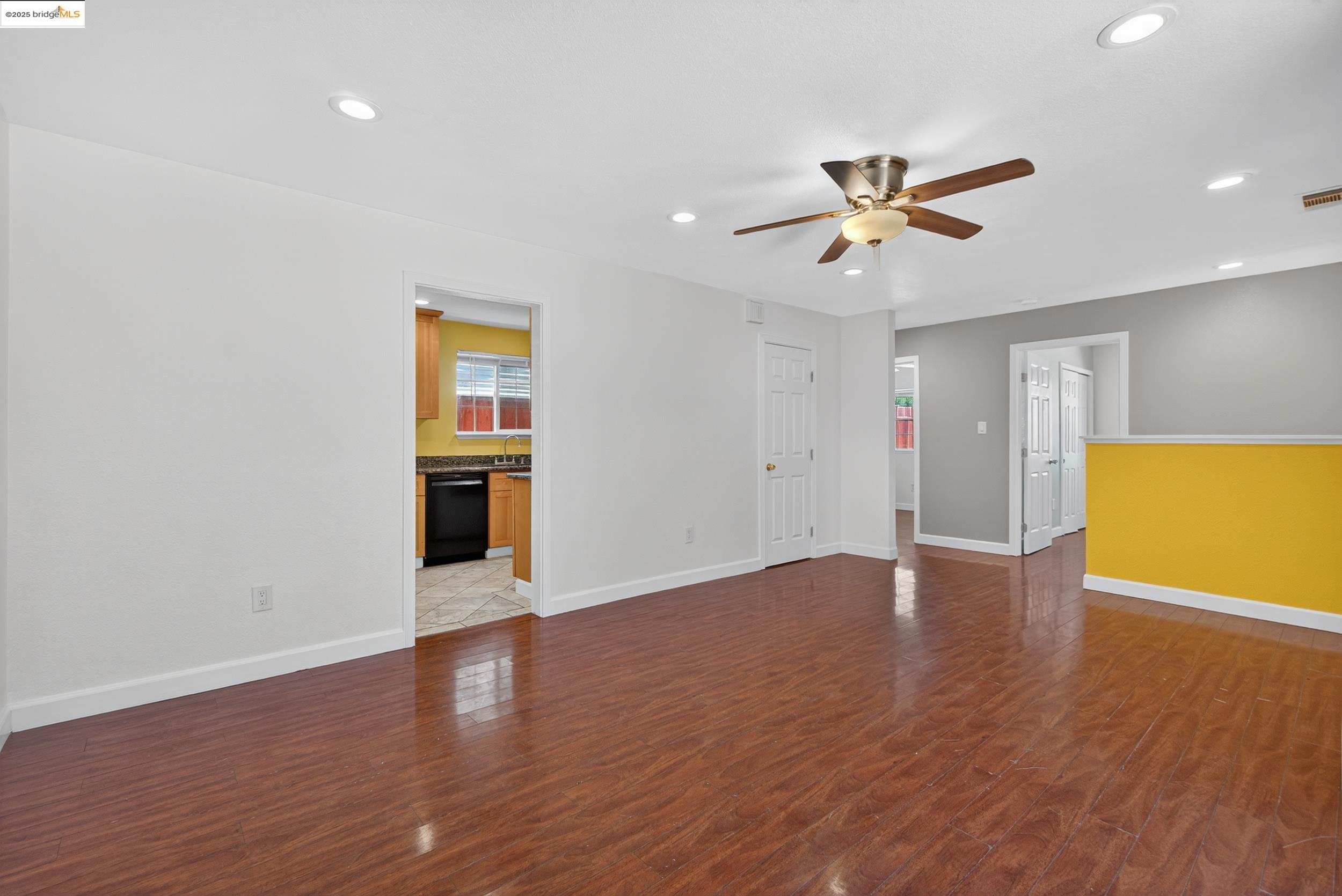 Detail Gallery Image 8 of 35 For 266 Warren Way, Pittsburg,  CA 94565 - 3 Beds | 1 Baths