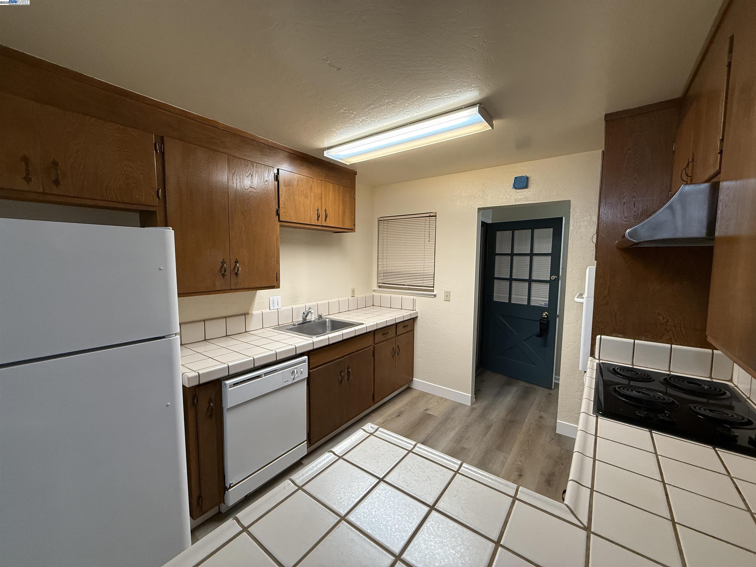 Detail Gallery Image 9 of 21 For 1420 Primrose Way, Cupertino,  CA 95014 - 3 Beds | 2 Baths
