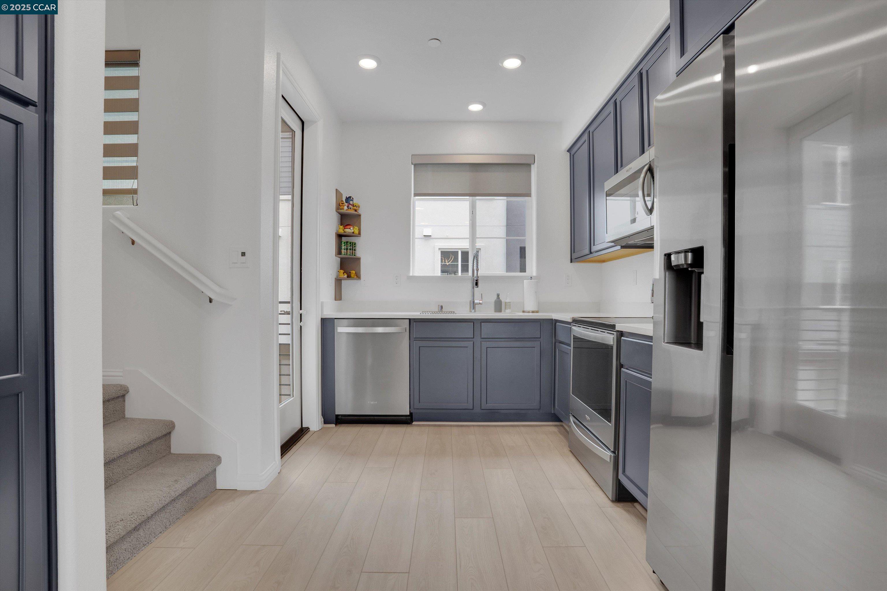 Detail Gallery Image 11 of 35 For 2816 Cathwood Lane, Alameda,  CA 94501 - 2 Beds | 1/1 Baths