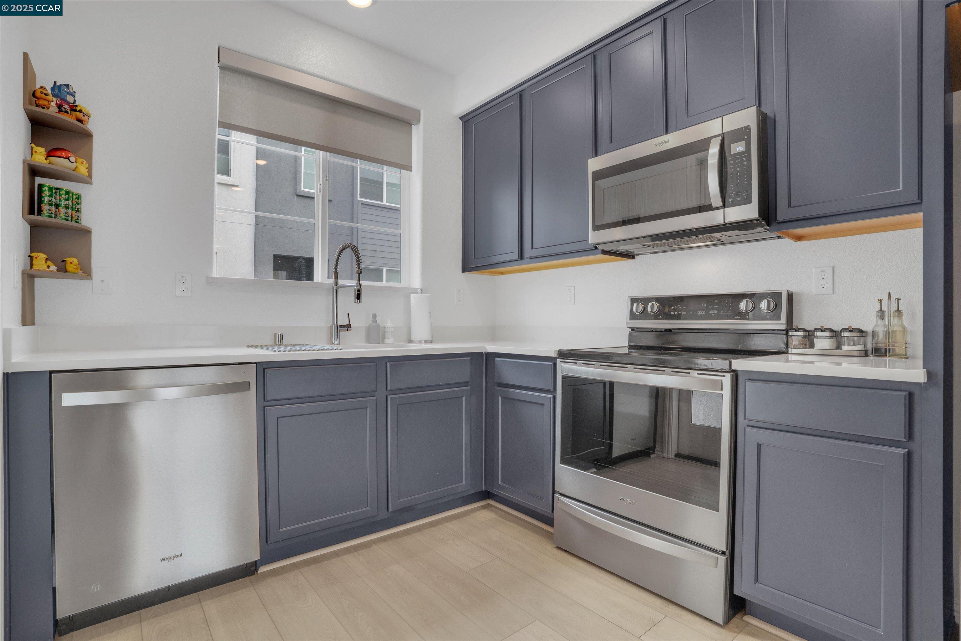 Detail Gallery Image 12 of 35 For 2816 Cathwood Lane, Alameda,  CA 94501 - 2 Beds | 1/1 Baths