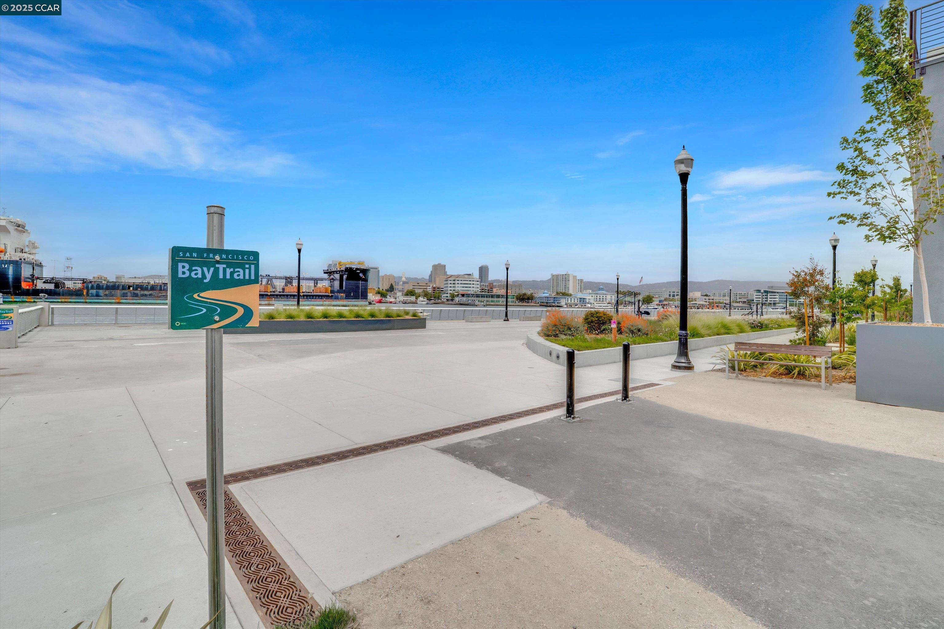 Detail Gallery Image 22 of 35 For 2816 Cathwood Lane, Alameda,  CA 94501 - 2 Beds | 1/1 Baths