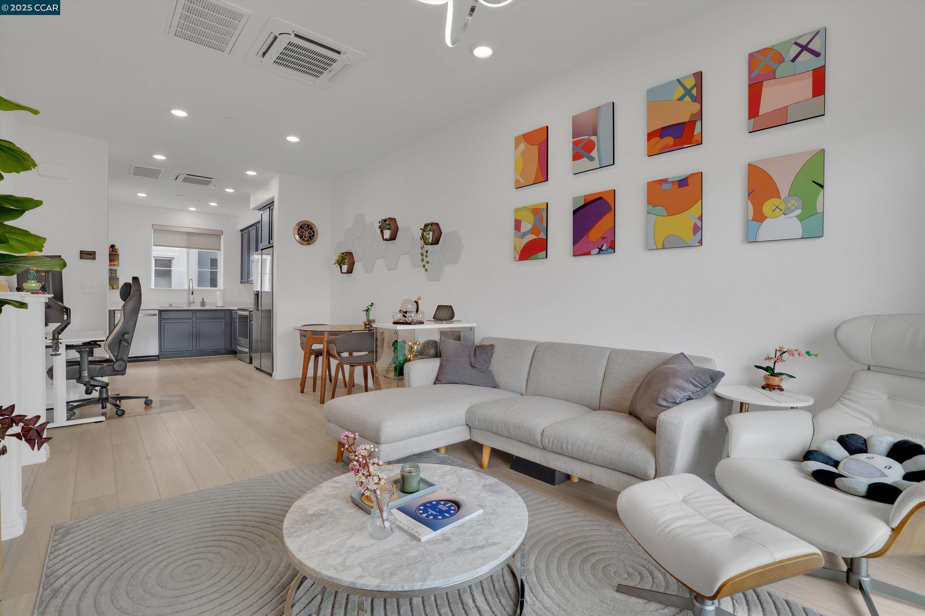 Detail Gallery Image 6 of 35 For 2816 Cathwood Lane, Alameda,  CA 94501 - 2 Beds | 1/1 Baths