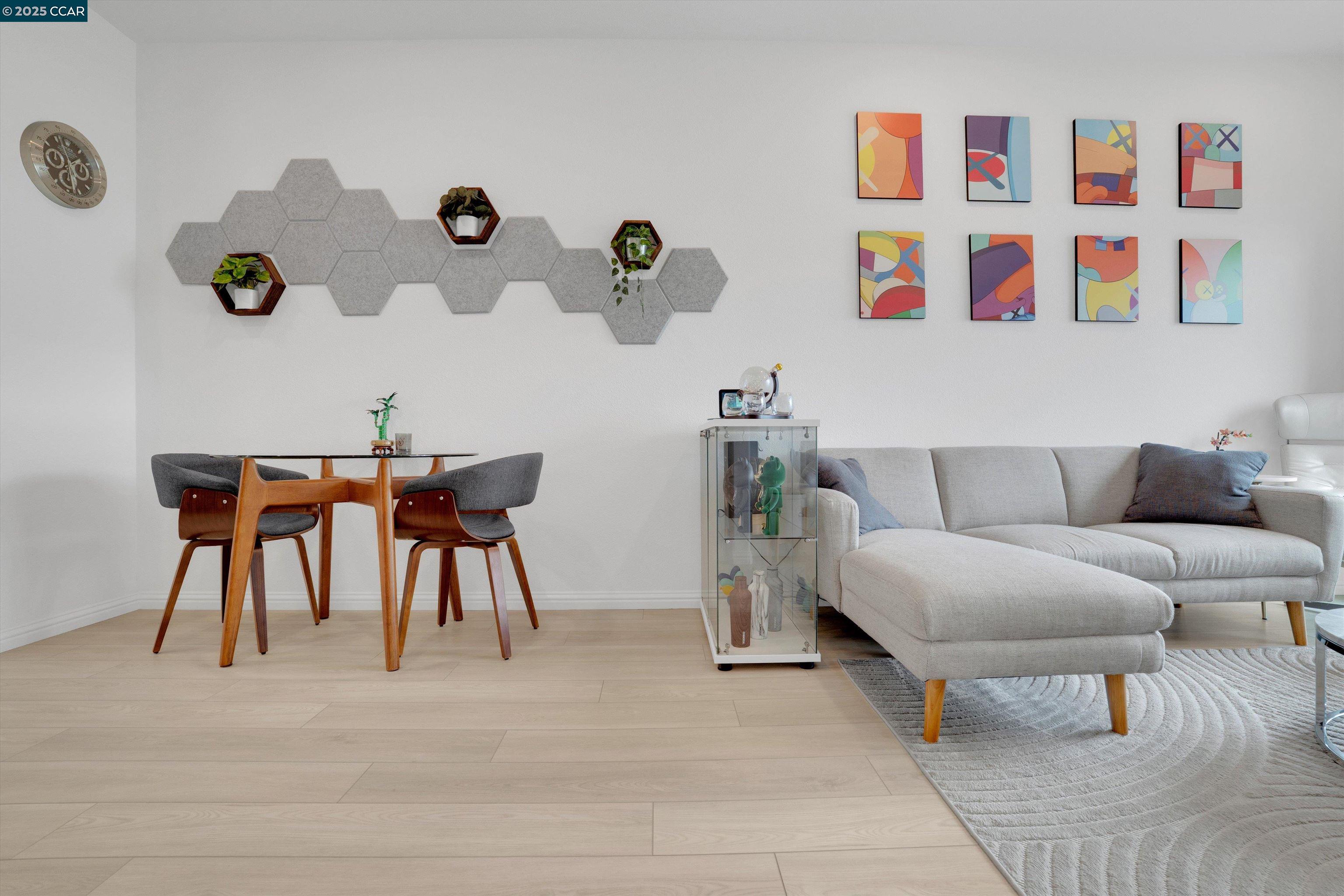 Detail Gallery Image 8 of 35 For 2816 Cathwood Lane, Alameda,  CA 94501 - 2 Beds | 1/1 Baths