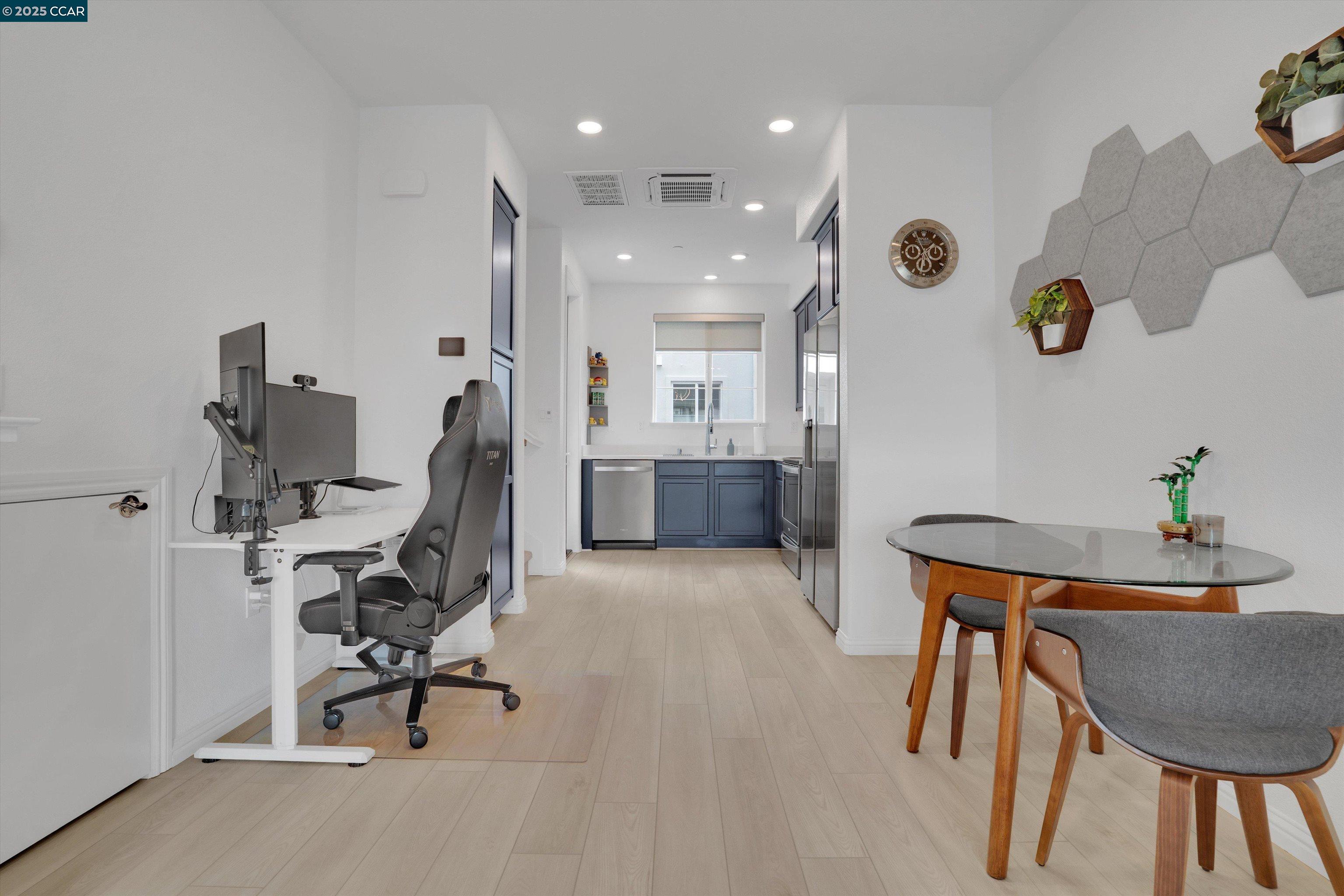 Detail Gallery Image 9 of 35 For 2816 Cathwood Lane, Alameda,  CA 94501 - 2 Beds | 1/1 Baths