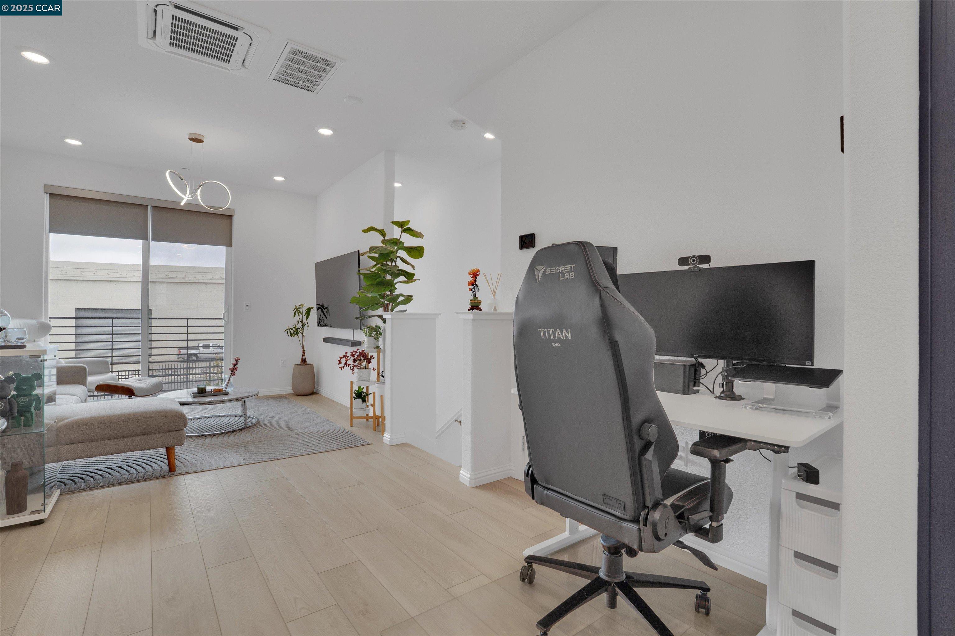 Detail Gallery Image 10 of 35 For 2816 Cathwood Lane, Alameda,  CA 94501 - 2 Beds | 1/1 Baths