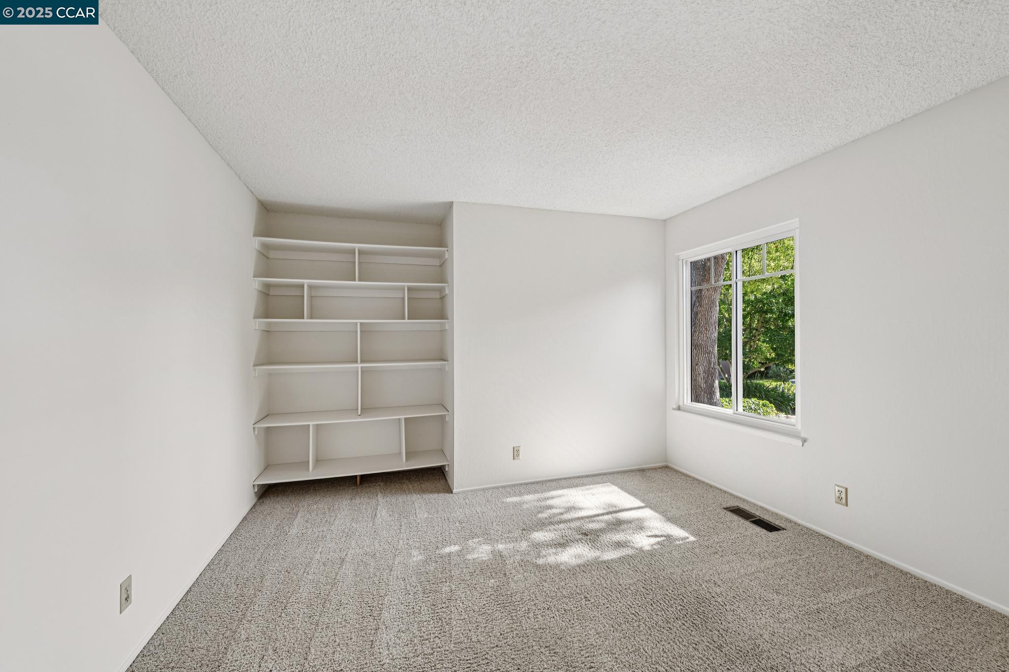 Detail Gallery Image 13 of 43 For 6722 Corte Segunda, Martinez,  CA 94553 - 4 Beds | 2 Baths