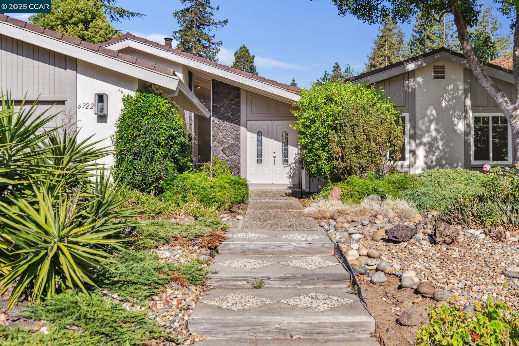 Detail Gallery Image 4 of 43 For 6722 Corte Segunda, Martinez,  CA 94553 - 4 Beds | 2 Baths