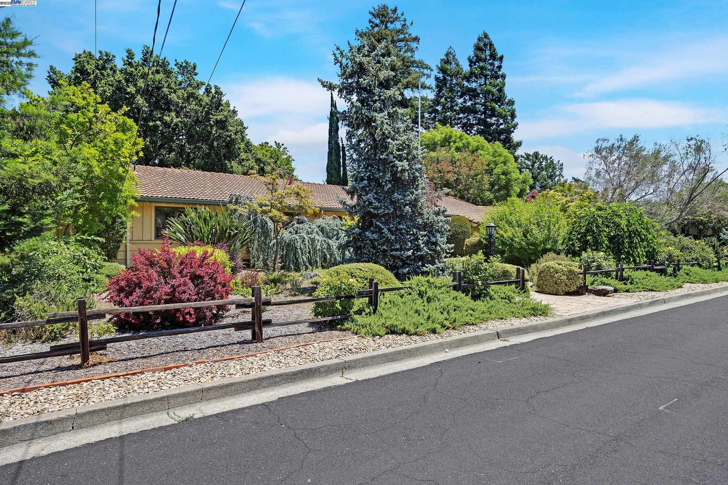 Detail Gallery Image 3 of 43 For 2849 Mi Elana Cir, Walnut Creek,  CA 94598 - 3 Beds | 2 Baths