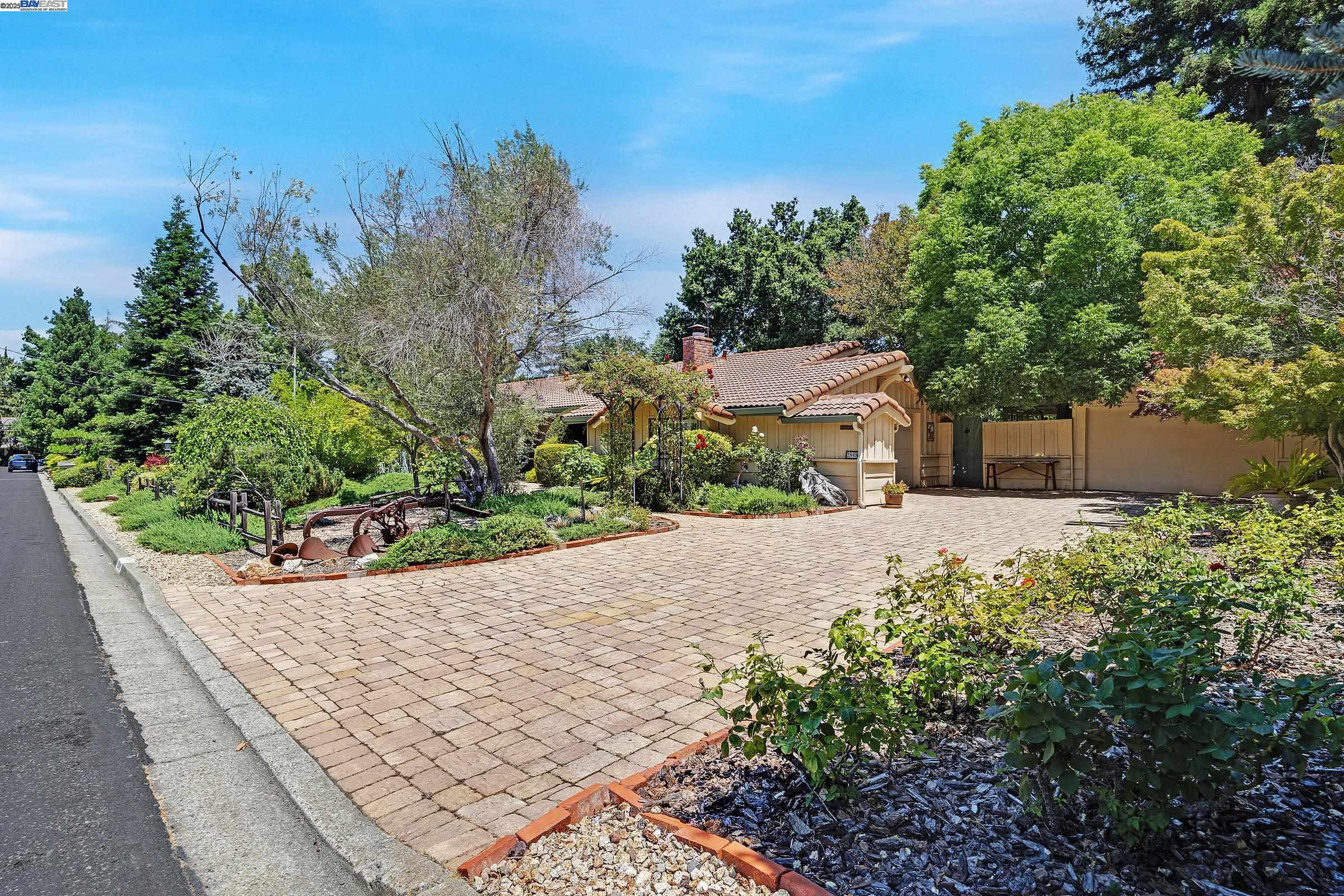 Detail Gallery Image 4 of 43 For 2849 Mi Elana Cir, Walnut Creek,  CA 94598 - 3 Beds | 2 Baths