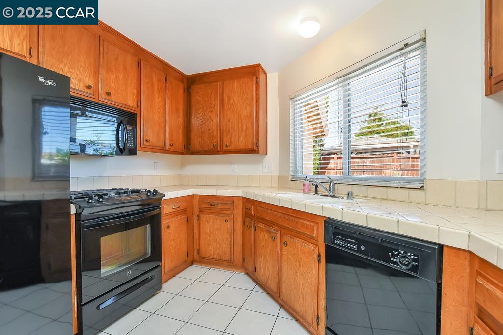 Detail Gallery Image 8 of 34 For 4911 Fuschia Way, Oakley,  CA 94561 - 3 Beds | 2 Baths
