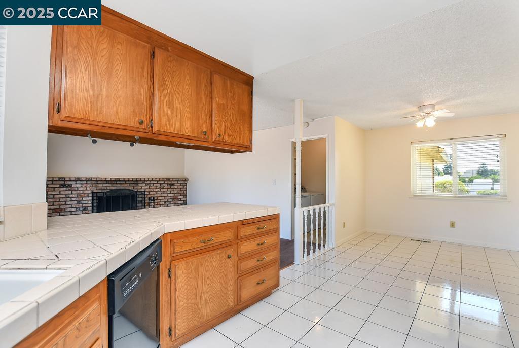 Detail Gallery Image 9 of 34 For 4911 Fuschia Way, Oakley,  CA 94561 - 3 Beds | 2 Baths