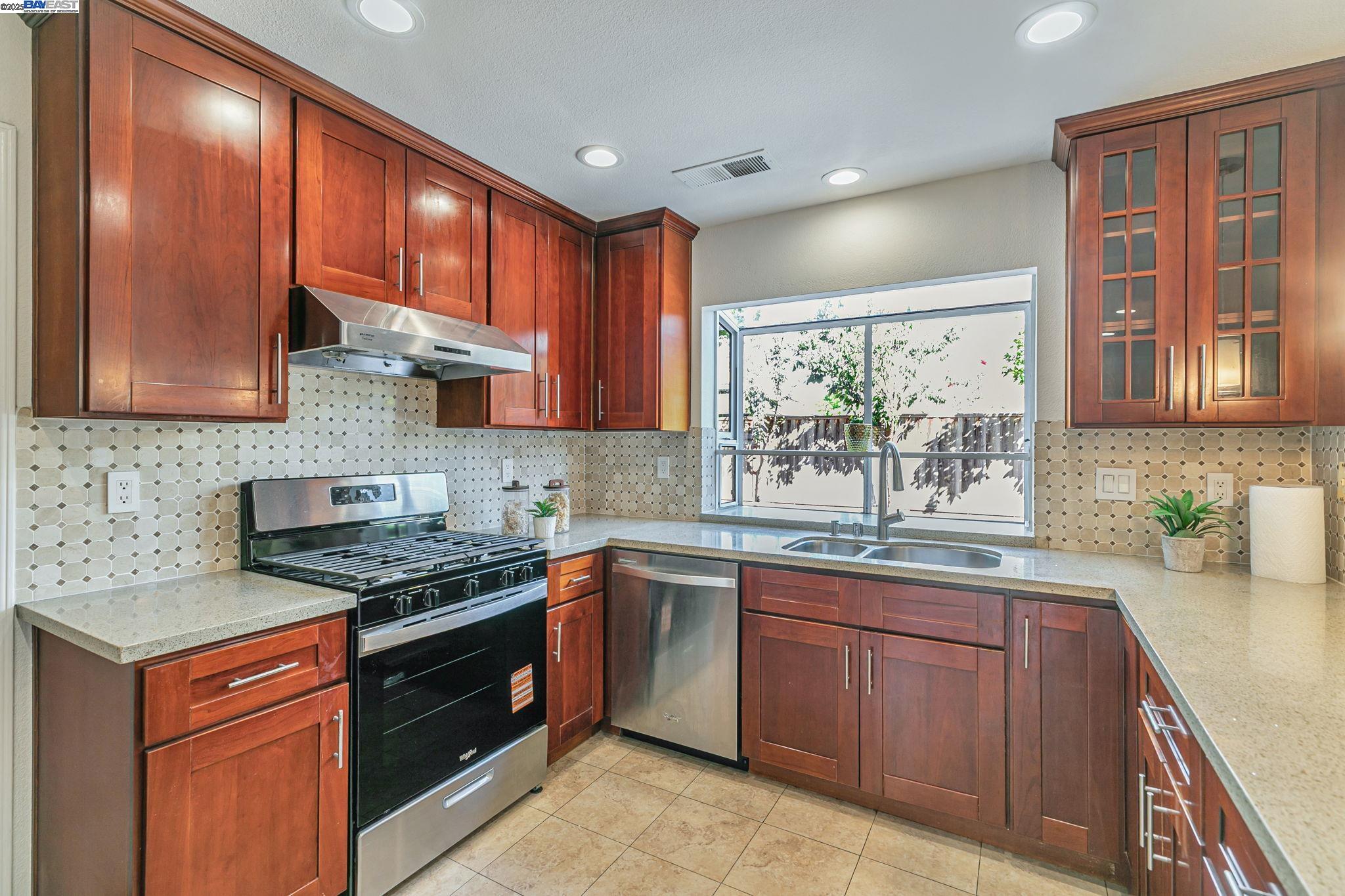 Detail Gallery Image 16 of 42 For 457 Calistoga Cir, Fremont,  CA 94536 - 3 Beds | 2/1 Baths