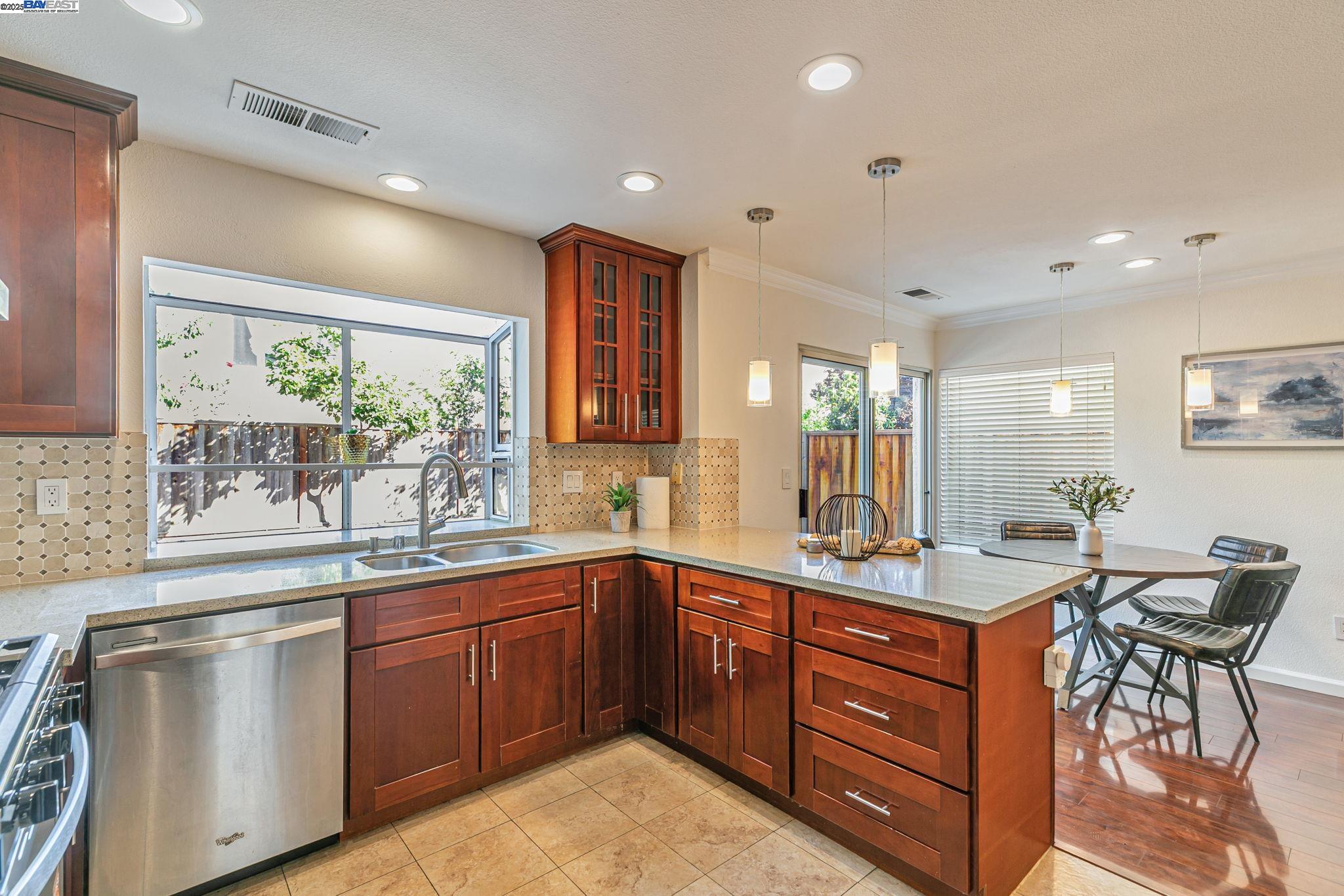 Detail Gallery Image 17 of 42 For 457 Calistoga Cir, Fremont,  CA 94536 - 3 Beds | 2/1 Baths