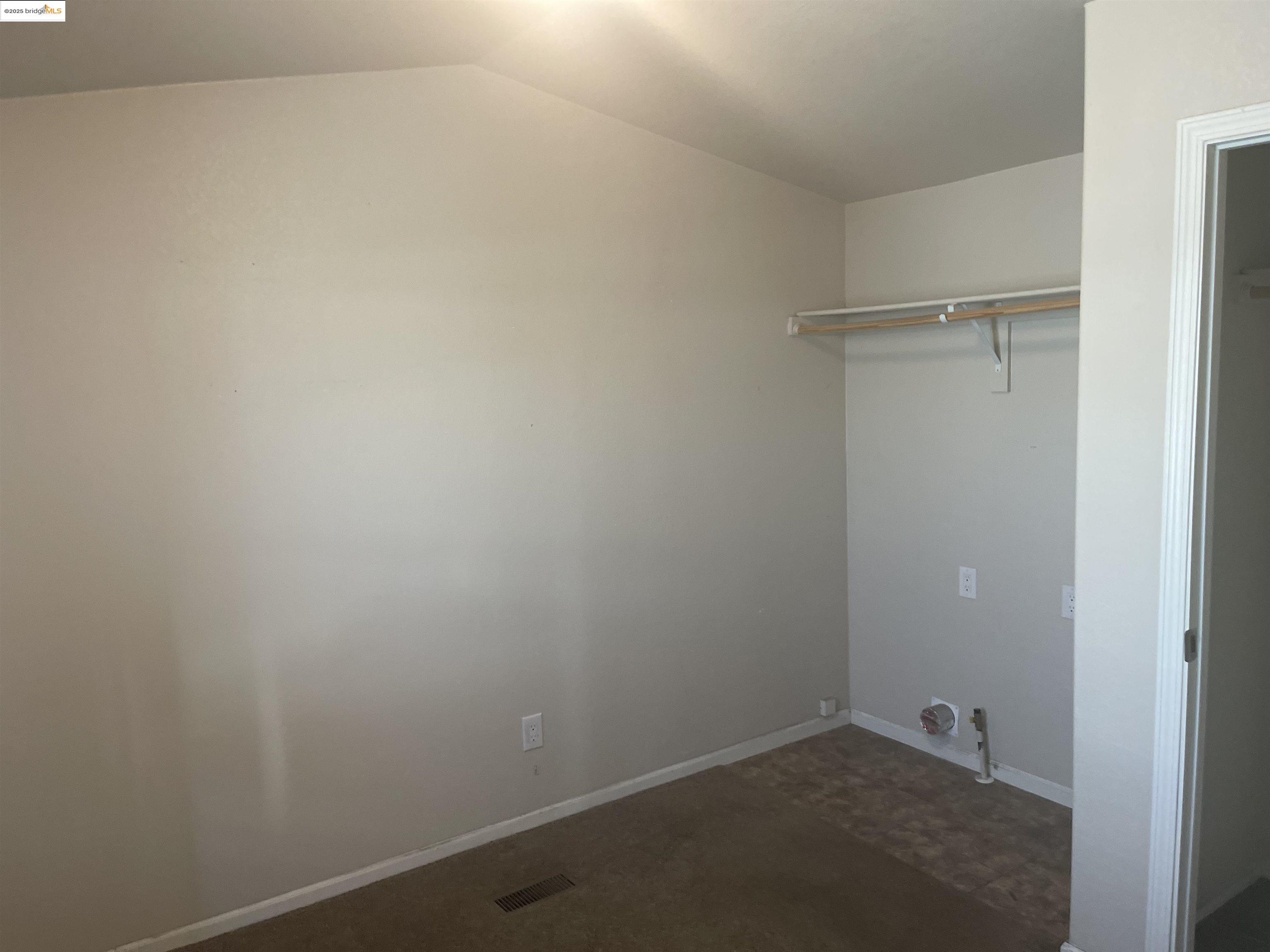 Detail Gallery Image 3 of 5 For 14831 Bancroft #SPACE 27,  San Leandro,  CA 94578 - 1 Beds | 1 Baths