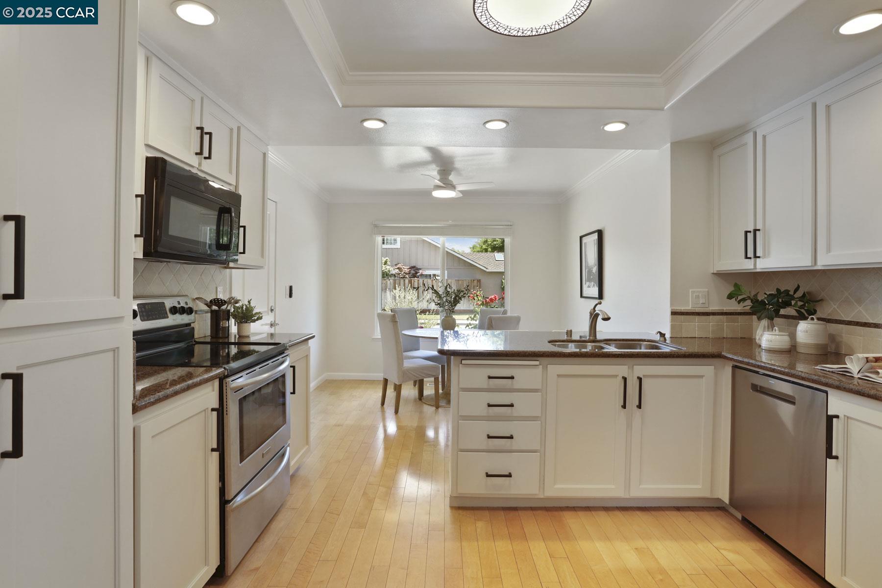 Detail Gallery Image 11 of 33 For 4697 Canary Dr, Pleasanton,  CA 94566 - 4 Beds | 2 Baths