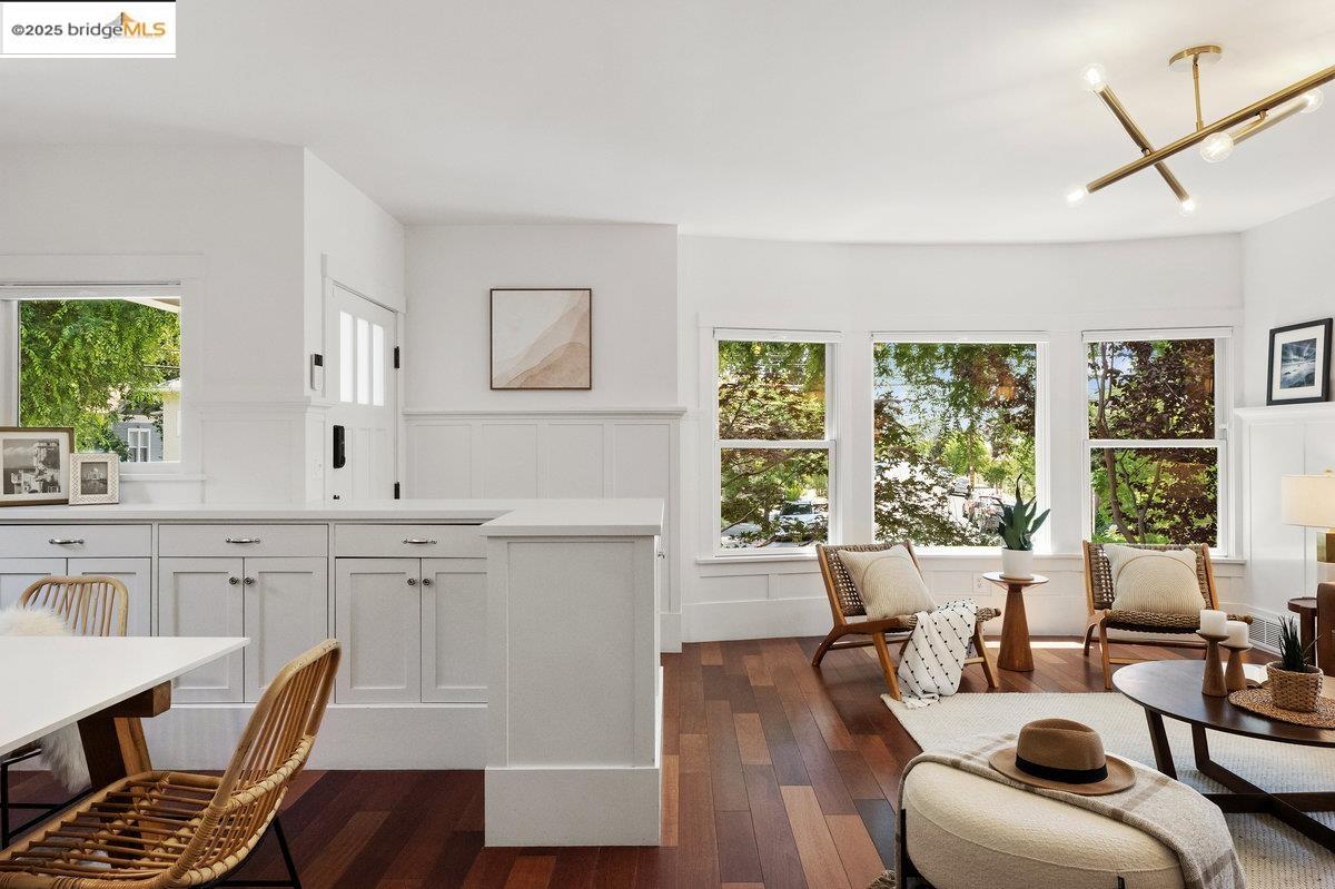 Detail Gallery Image 12 of 60 For 480 58th St, Oakland,  CA 94609 - 3 Beds | 3 Baths