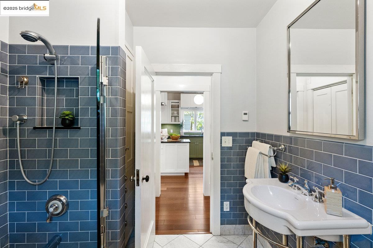 Detail Gallery Image 22 of 60 For 480 58th St, Oakland,  CA 94609 - 3 Beds | 3 Baths