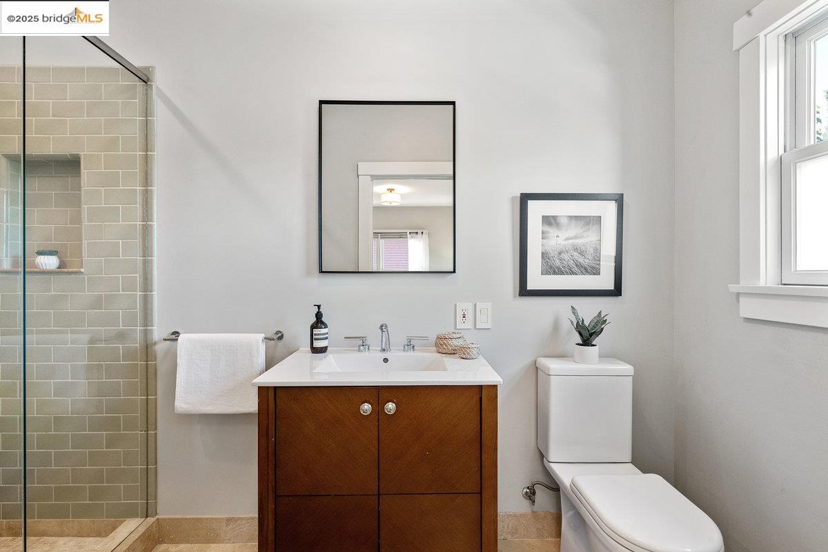 Detail Gallery Image 32 of 60 For 480 58th St, Oakland,  CA 94609 - 3 Beds | 3 Baths