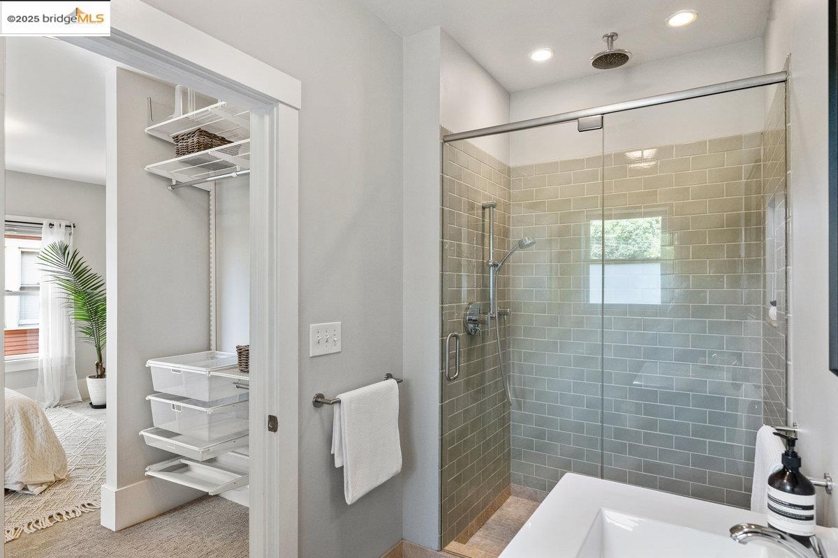 Detail Gallery Image 33 of 60 For 480 58th St, Oakland,  CA 94609 - 3 Beds | 3 Baths