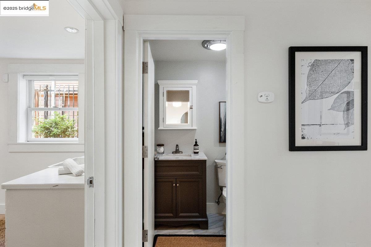 Detail Gallery Image 45 of 60 For 480 58th St, Oakland,  CA 94609 - 3 Beds | 3 Baths