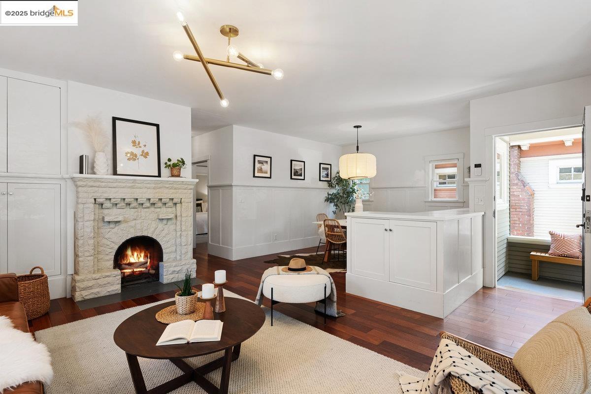Detail Gallery Image 8 of 60 For 480 58th St, Oakland,  CA 94609 - 3 Beds | 3 Baths