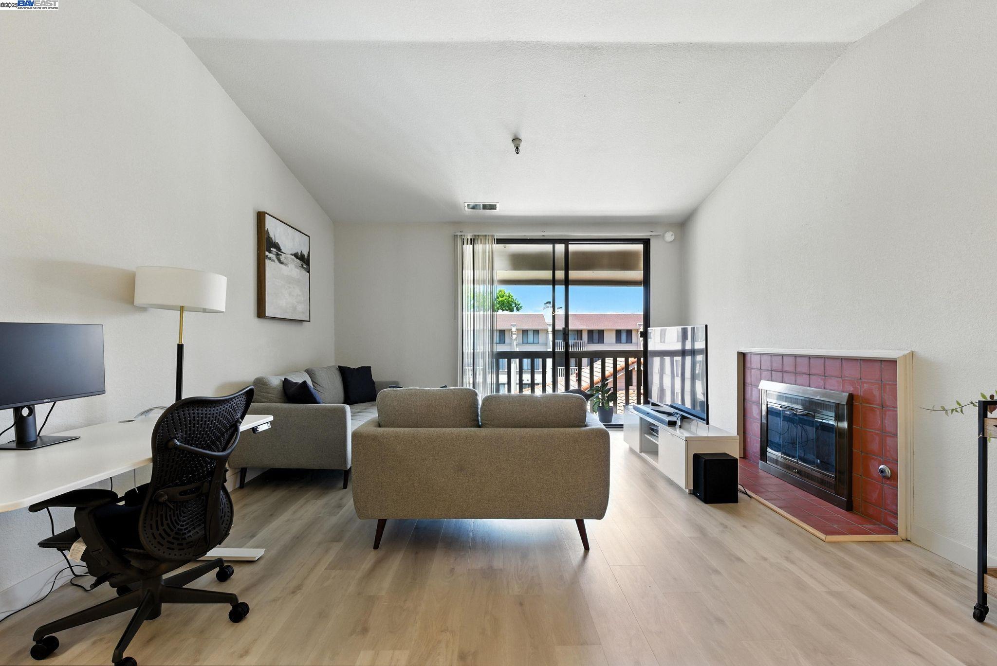 Photo #2: 41103819 Listing 