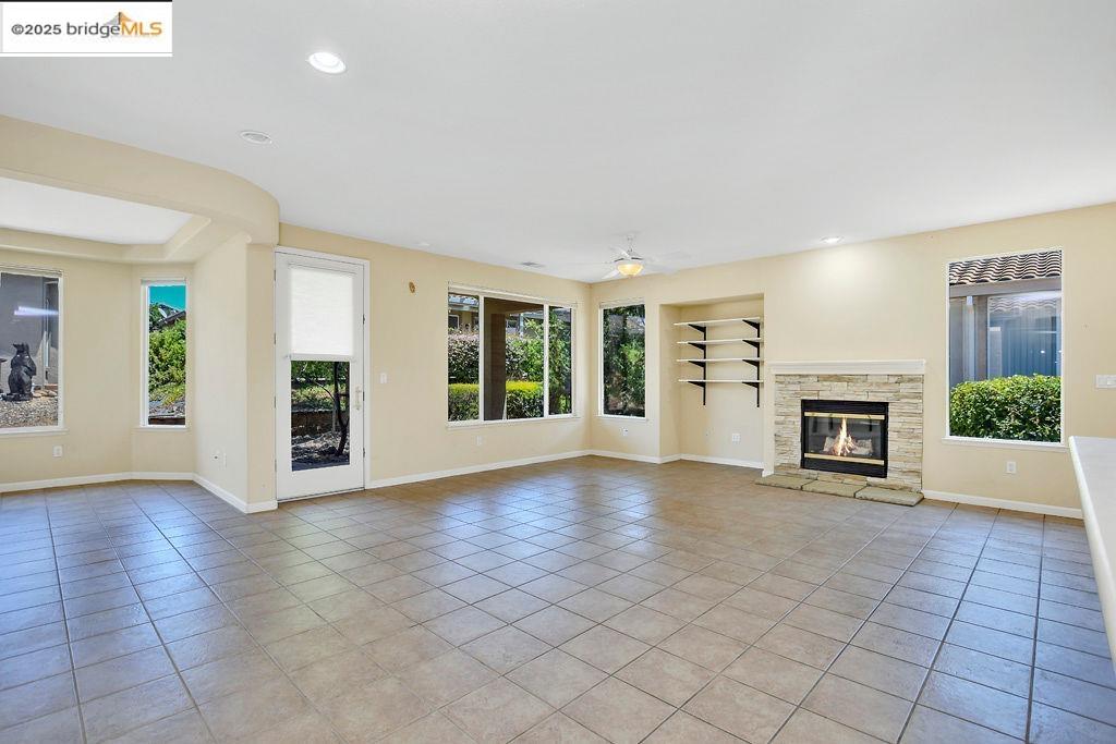 Detail Gallery Image 4 of 37 For 350 Atlantic Dr, Rio Vista,  CA 94571 - 2 Beds | 2 Baths