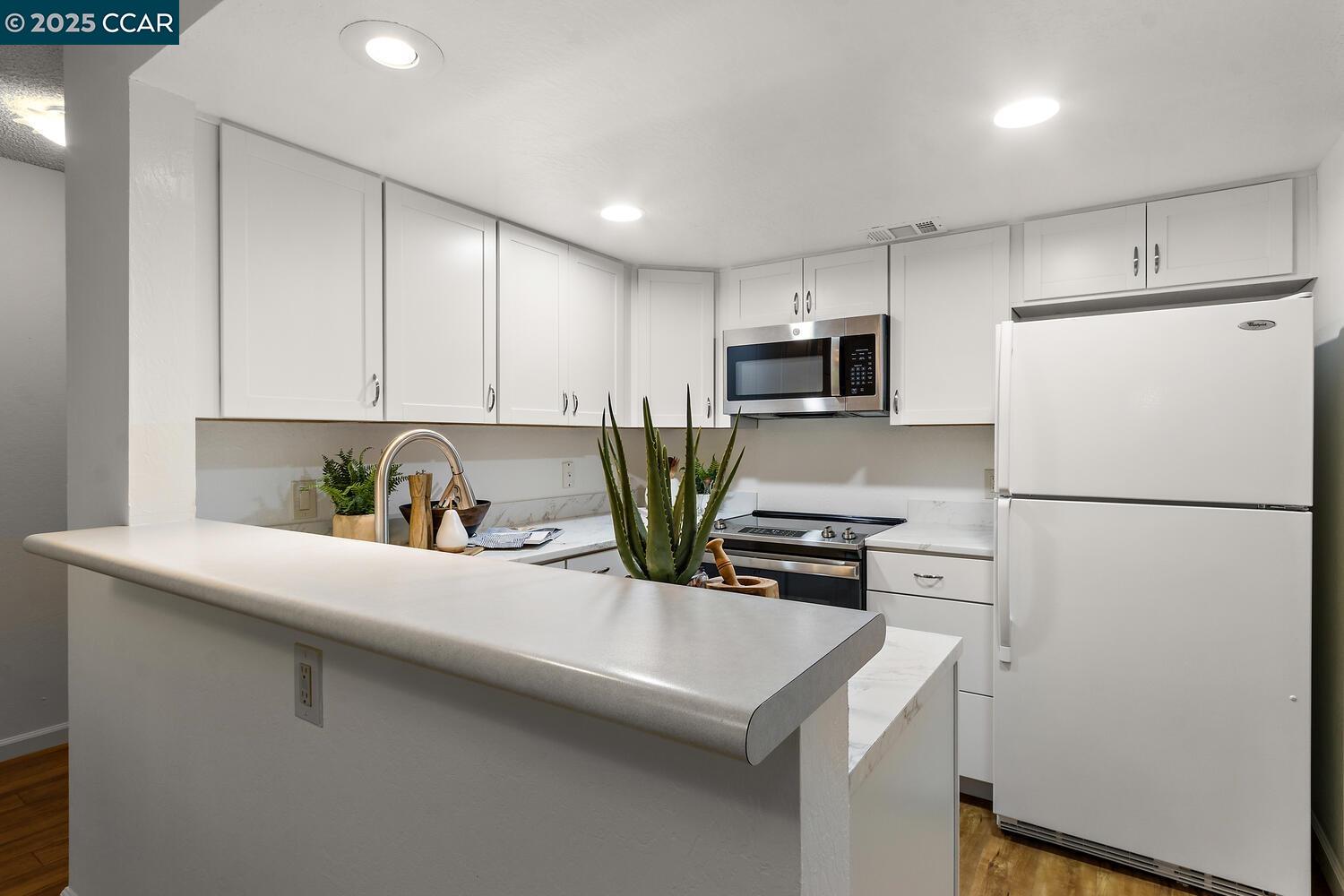 Photo #2: 41103821 Listing 