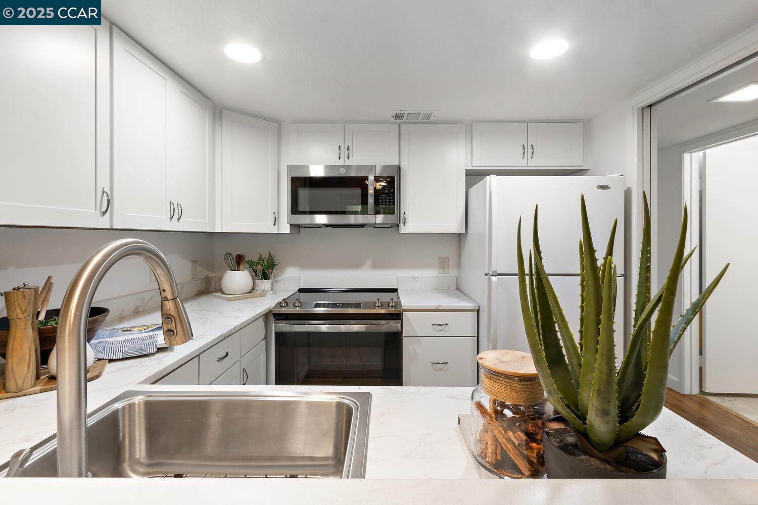 Photo #3: 41103821 Listing 