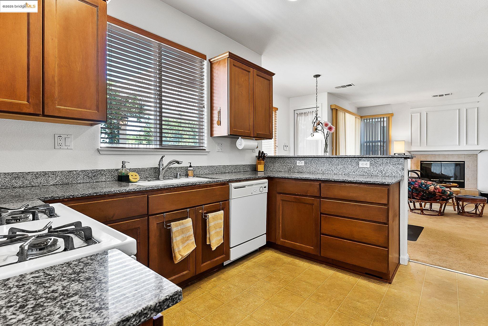 Detail Gallery Image 15 of 59 For 38 Grand Canyon Cir, Oakley,  CA 94561 - 4 Beds | 3 Baths